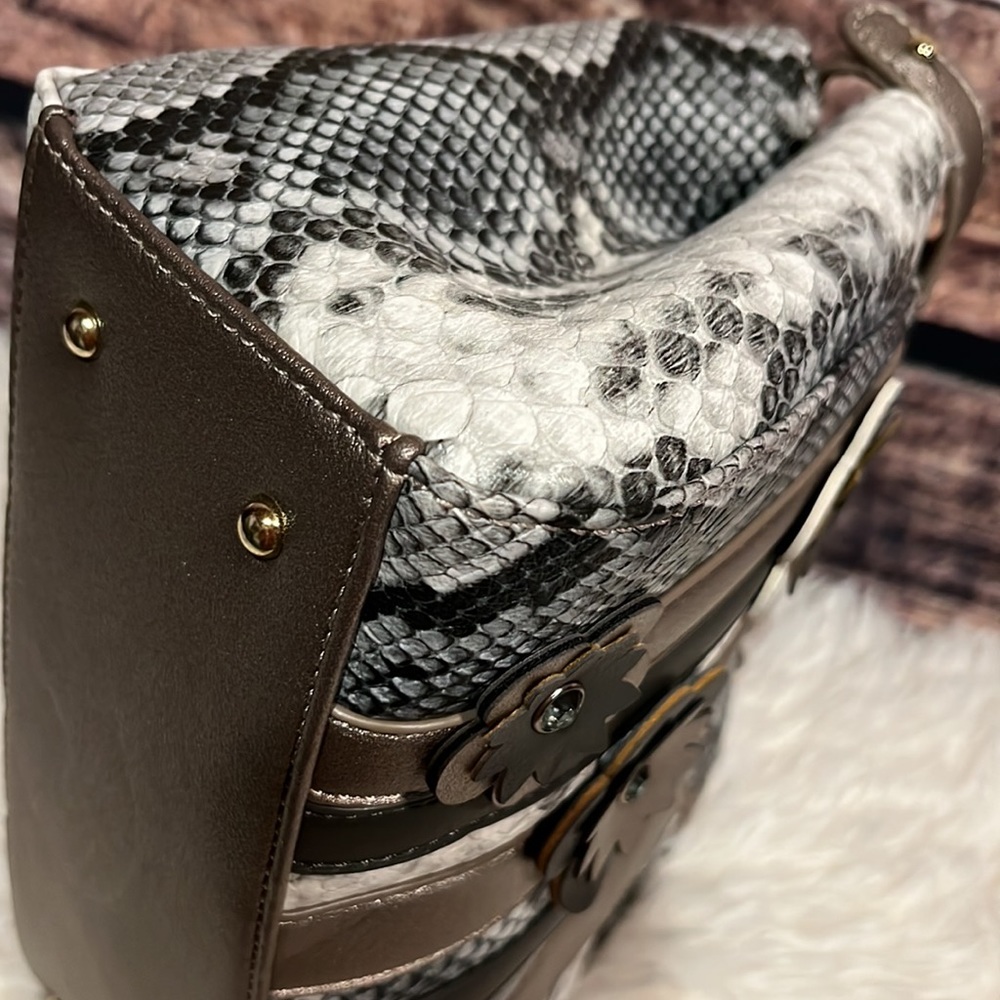 Carlos Falchi bag - Picture 4 of 13